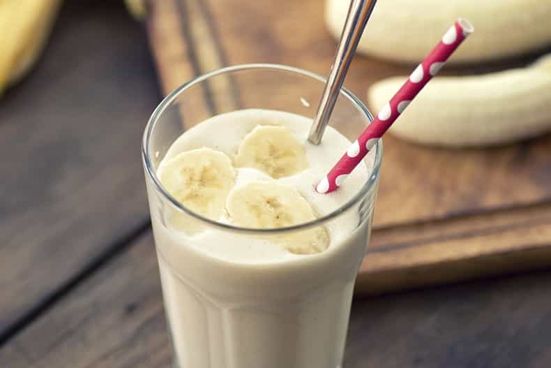 Best breakfast smoothie EVER! Blitz this bad boy – feel full ’til lunchtime