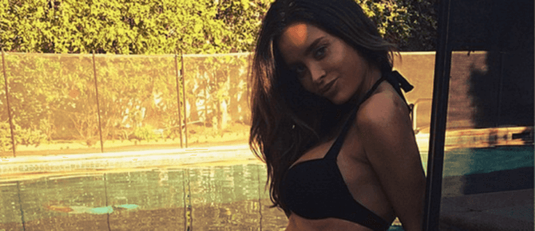 Controversial model defies critics, giving birth to 8lb baby boy