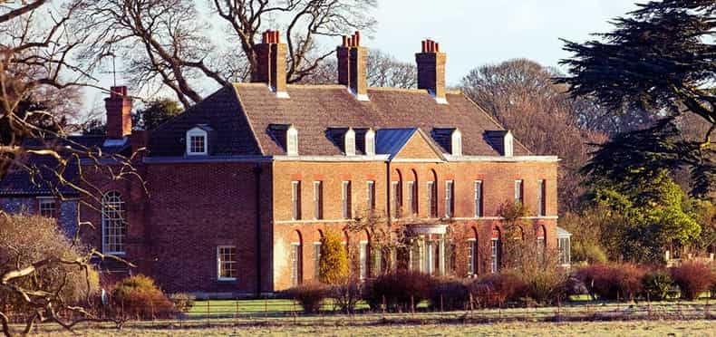 Media warned to give Kate and Wills some privacy