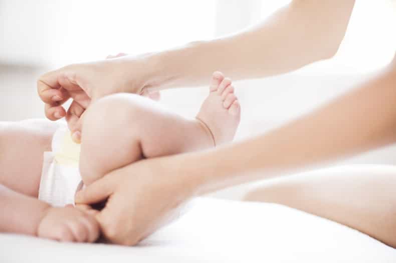 Did Huggies just photoshop a THIGH GAP on a BABY?!