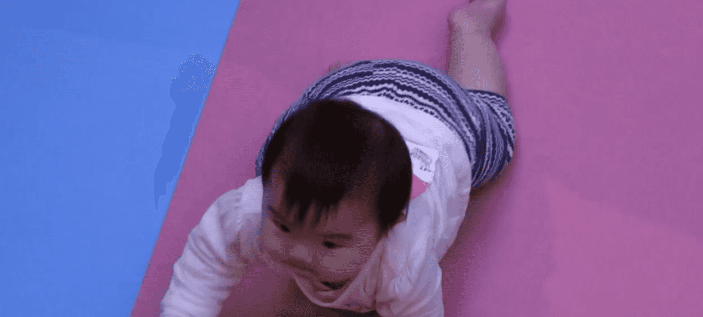 600 babies crawl and bawl their way through a race
