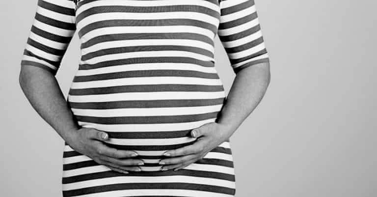 Surrogate refuses to abort healthy baby after being asked by parents to do so Surrogate refuses to abort healthy baby after being asked by parents to do so