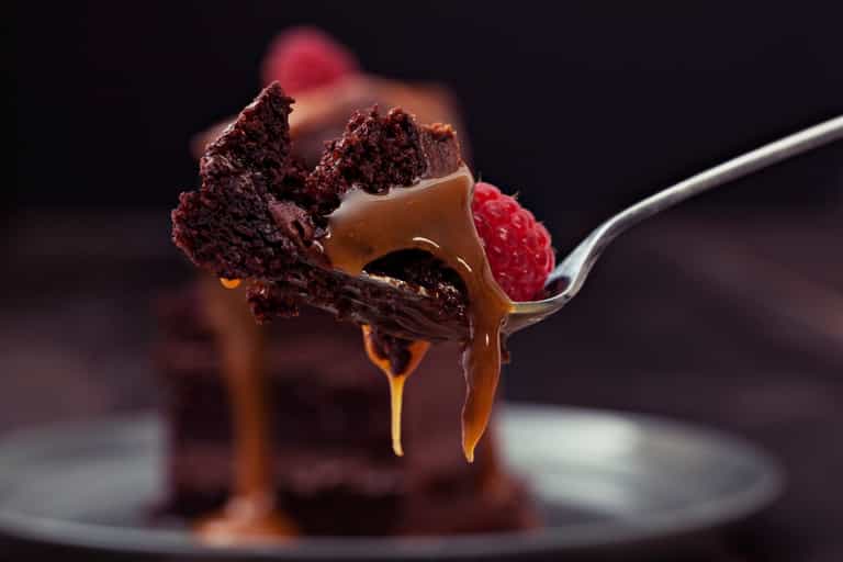 “No Milk, No Eggs, No Butter” – Check Out This Crazy Chocolate Cake Recipe