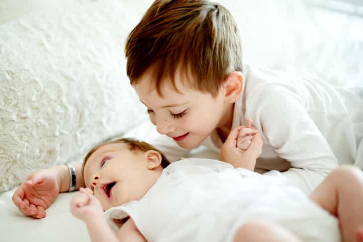 Meeting new baby: introducing your big kid to their younger sibling