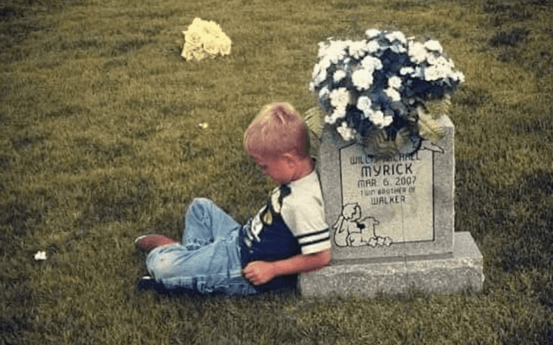 Mum releases heartwrenching photo of her son telling his twin about school to raise awareness