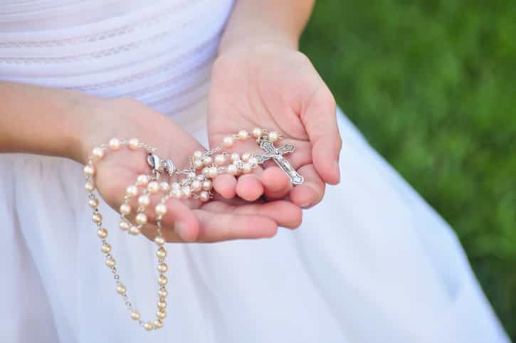 Irish parents now spend over €900 on their child’s Communion