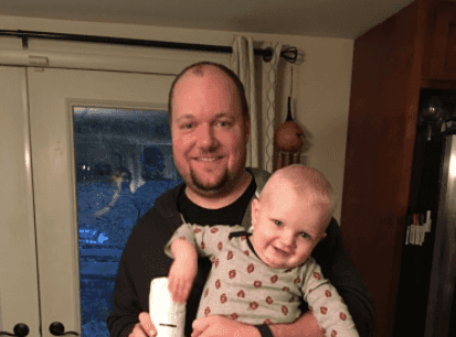 This dad measures his son’s growth in a peculiar and hilarious way