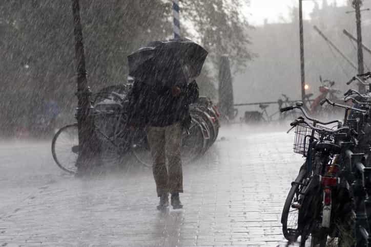 Galway battered with 140km/h gusts as Storm Eleanor gains pace