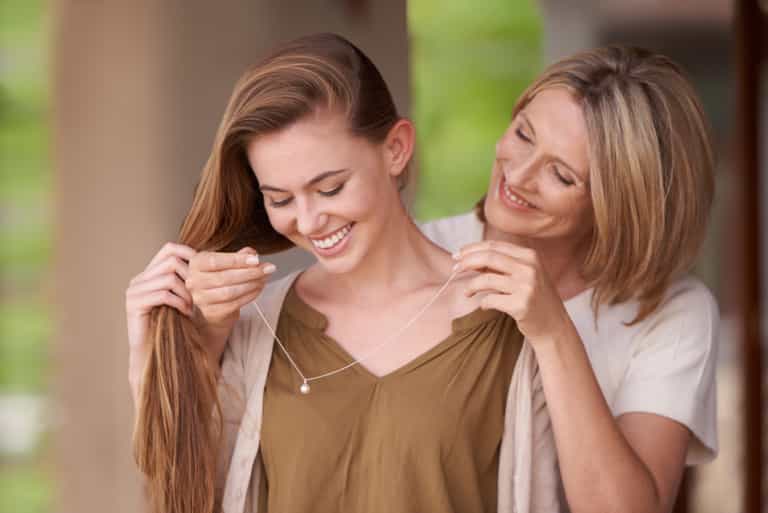 Mum made her wedding ring into necklace for her daughter for adorable reason Mum made her wedding ring into necklace for her daughter for adorable reason
