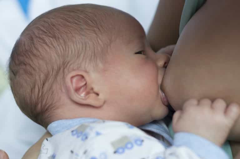 Breastfeeding within an hour of birth cuts babies’ death risk significantly