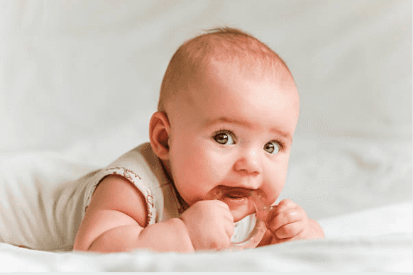 5 easy ways to keep your baby happy when they’re teething