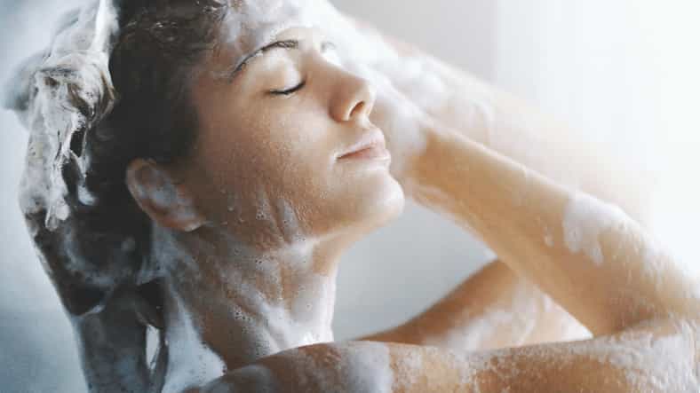 Dry shampoo addict, mama? You NEED this DIY hair mask in your life