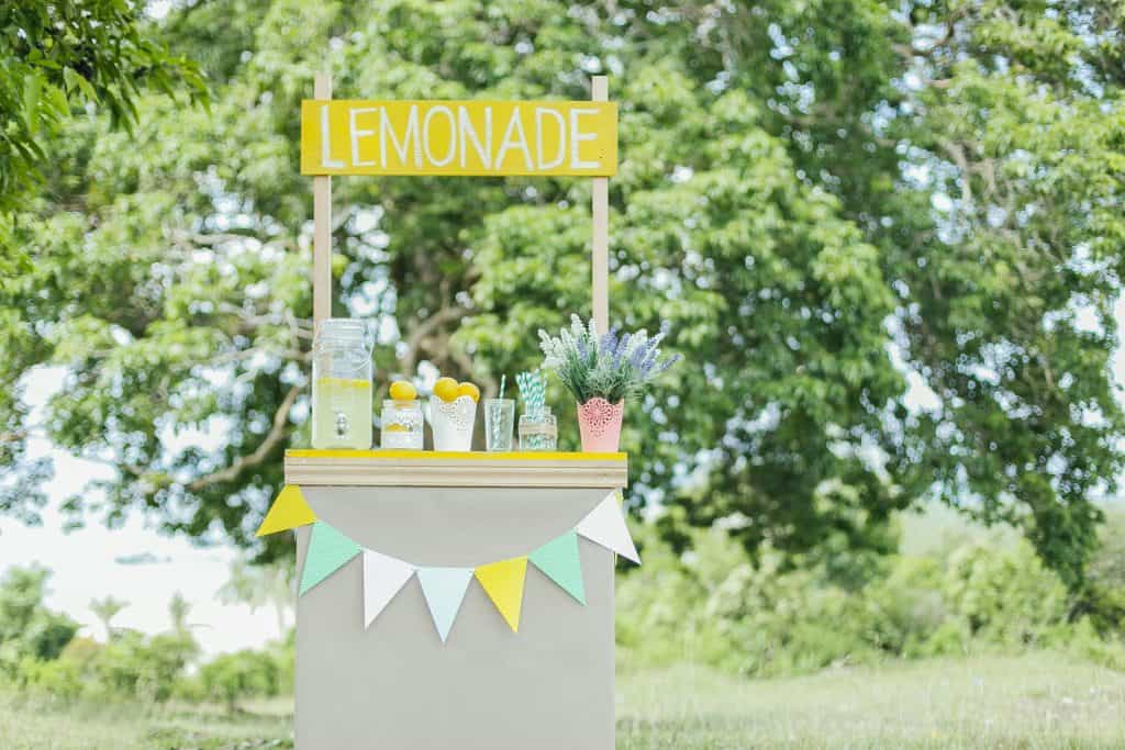 11-year-old girl starts lemonade fundraiser to try and save her mum’s life
