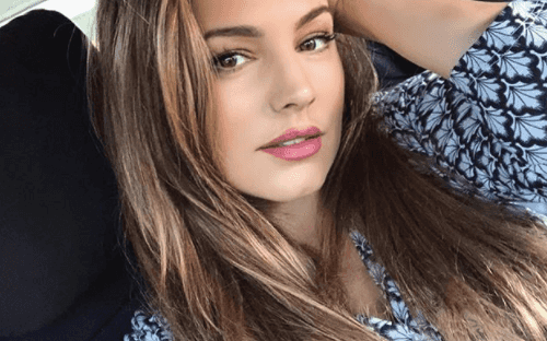 Kelly Brook harshly criticised for comments on working mums