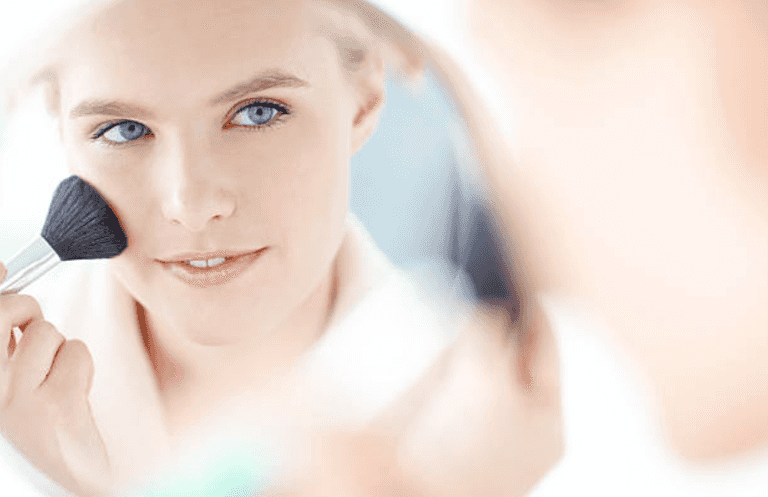 Suzie O’Neill: The 5 minute makeup routine perfect for all busy mums on the go