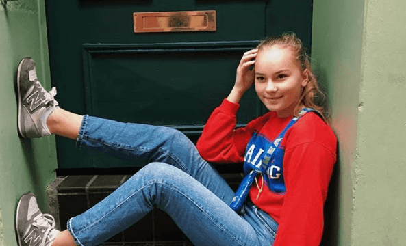 This teenager is making a point about sustainable fashion in a dress that’s made of a potato sack