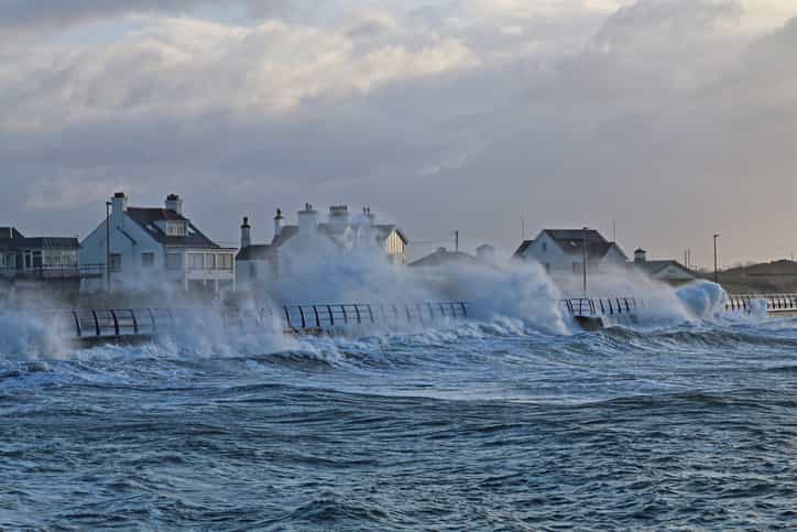 Storm Erik has left 1700 homes in Ireland without power