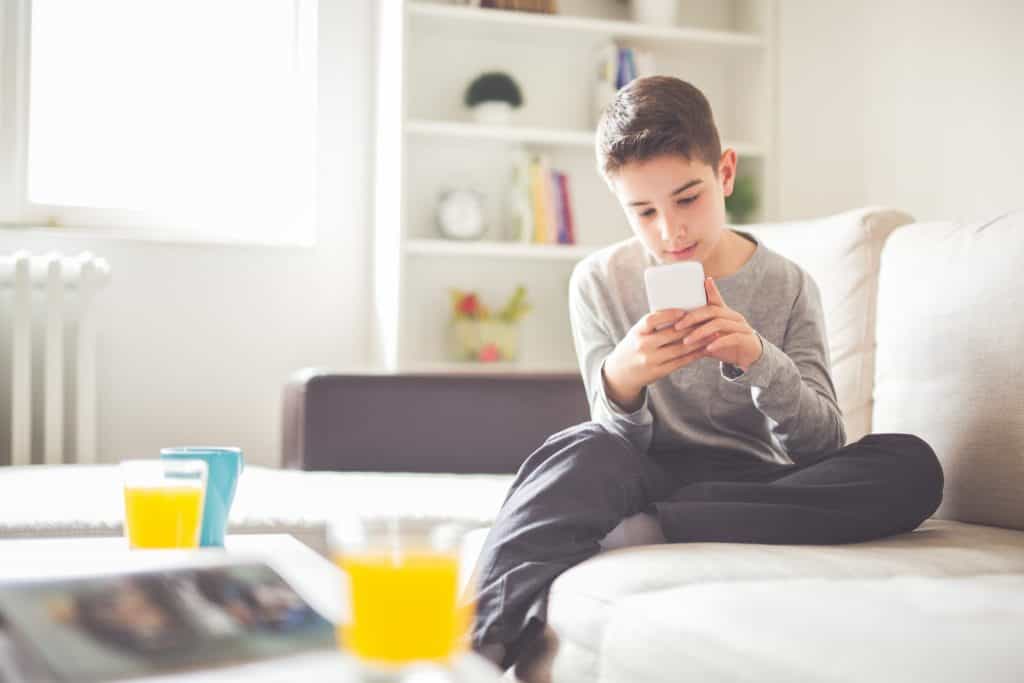 Mum shares 17-rule mobile phone contract she wrote for her 12-year-old son