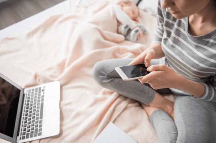 Mother asks for advice on how to leave a ‘cliquey mums WhatsApp group’