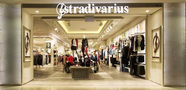 This Stradivarius dress is €20 and it’s the perfect addition to your summer wardrobe