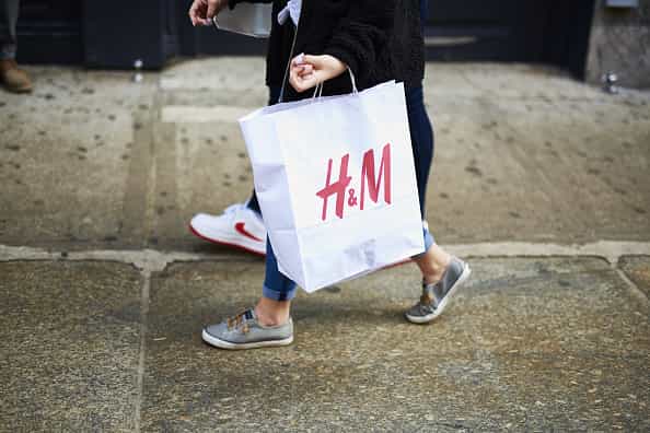 Irish bloggers are living for this €28 H&M holiday dress and it’s finally in stock