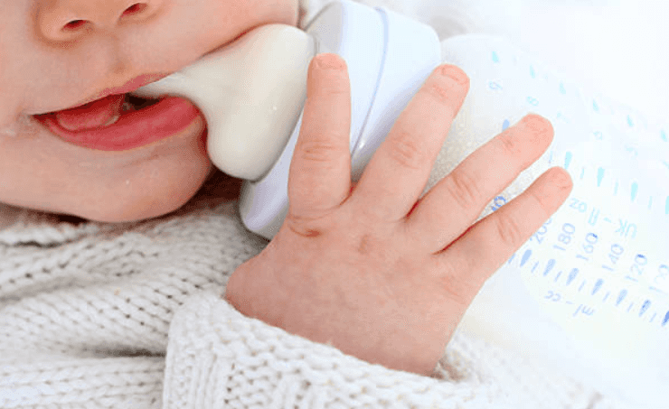 New research suggests that giving formula doesn’t hinder with breastfeeding
