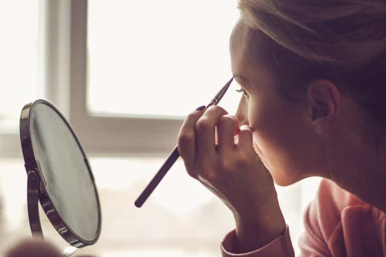 Rise in the number of mums doing their makeup while in labour for Instagram