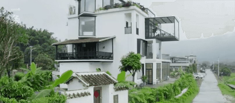 Seven girlfriends buy a mansion so they can retire together Golden Girls style