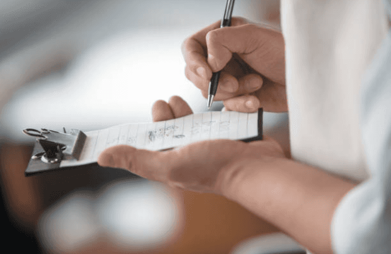 Waitress slammed for serving ‘pregnant’ woman non-alcoholic cocktails