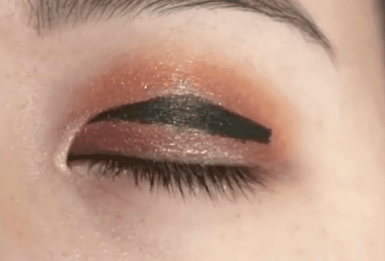 Floating eyeliner is the PERFECT hack to try if you have hooded eyelids