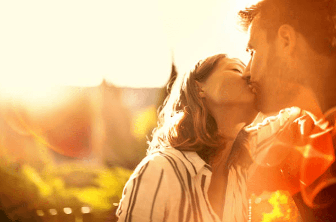 People are sharing weird and wonderful ways they got into relationships