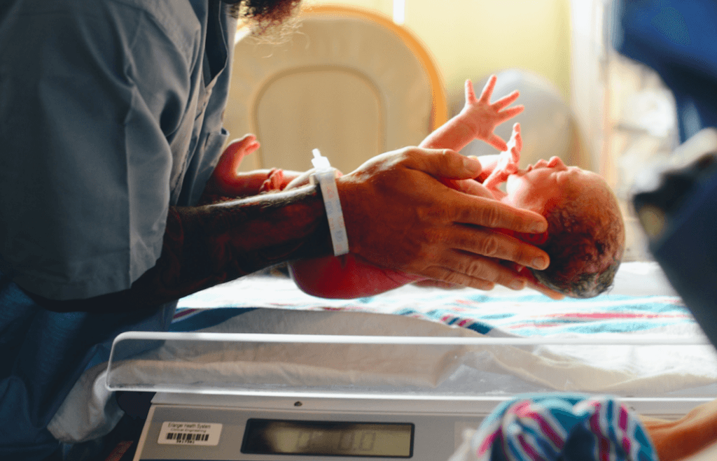 Giving birth: The incredible picture that’ll make you realise just how insanely amazing women’s bodies are