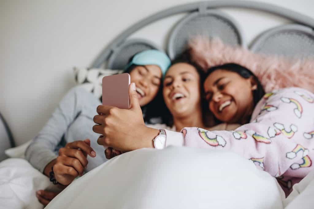 Mum makes child sign strict ‘sleepover contract’ and it’s causing mixed opinions