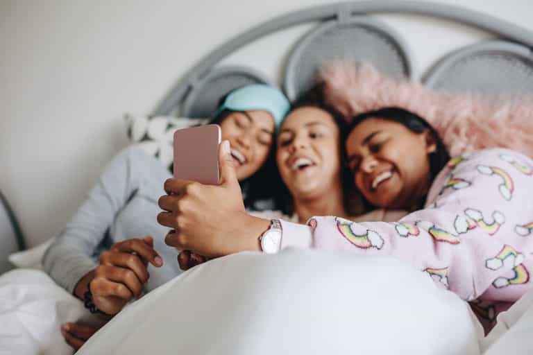 Mum makes child sign strict ‘sleepover contract’ and it’s causing mixed opinions