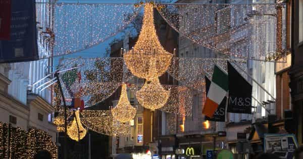 Crowds gather on Grafton Street to sing Oasis amid Level 5 restrictions