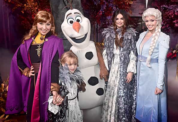 Selena Gomez gave her 6-year-old sister the sweetest advice before the Frozen 2 red carpet Selena Gomez gave her 6-year-old sister the sweetest advice before the Frozen 2 red carpet