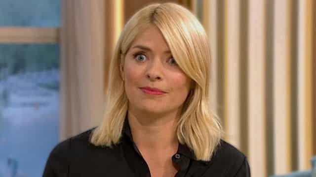 Fans are really not loving the dress that Holly Willoughby wore this morning