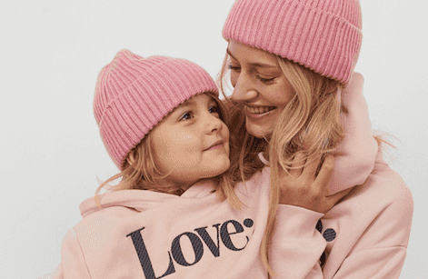 The latest ‘mom and mini-me’ outfits at H&M are so flipping adorable