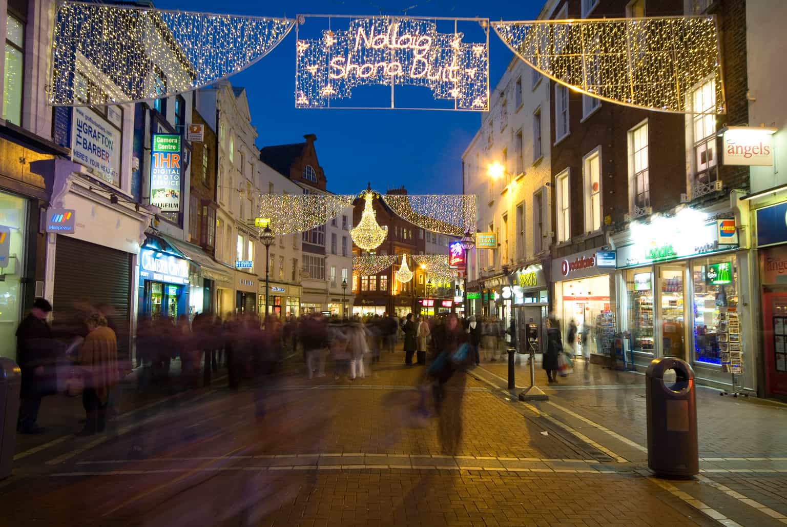 Hugs ‘shouldn’t be allowed’ when families gather for Christmas festivities