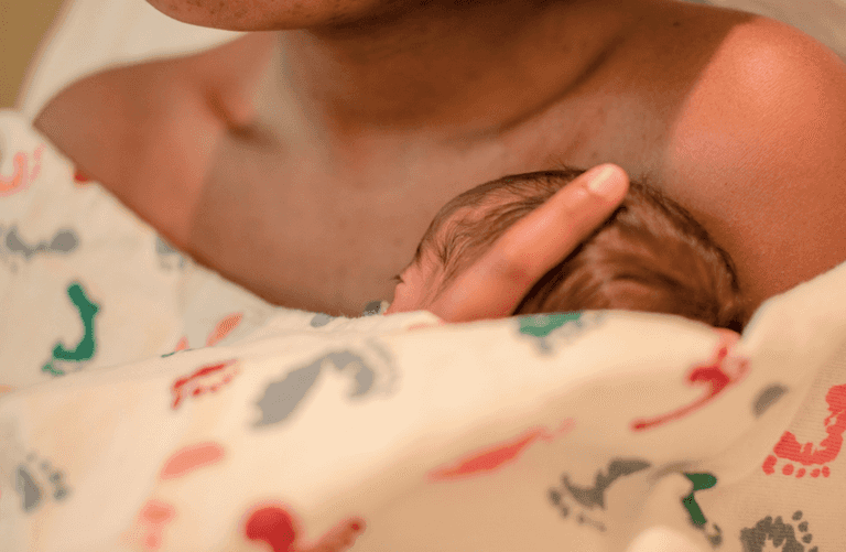 Immediate skin-to-skin with mother after birth can save 150.000 premature babies every year