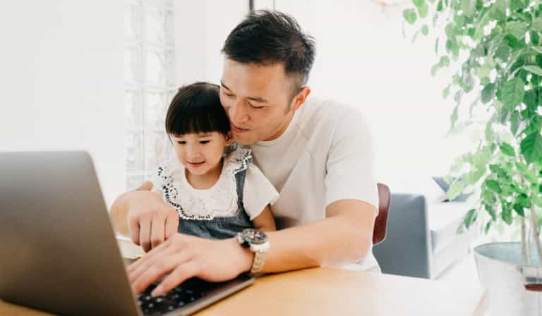 ‘Parenting school’ introduces point system to help create ‘five-star parents’