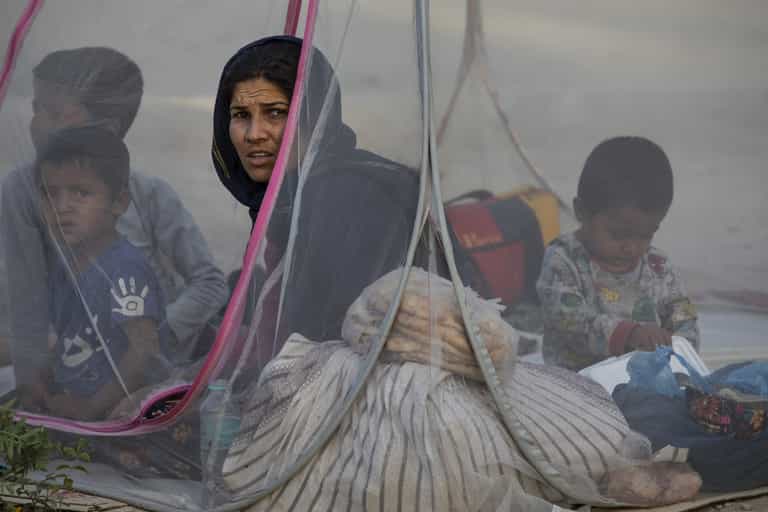 Afghan mothers try to “save their babies” from Taliban at Kabul airport Afghan mothers try to “save their babies” from Taliban at Kabul airport