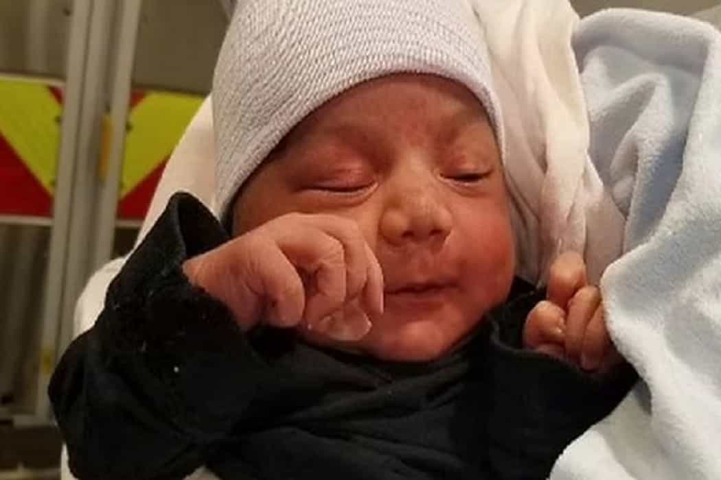 Newborn found alive in a chest of drawers abandoned in an alleyway