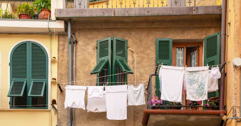 Toddler miraculously saved from 4-floor fall by clothesline