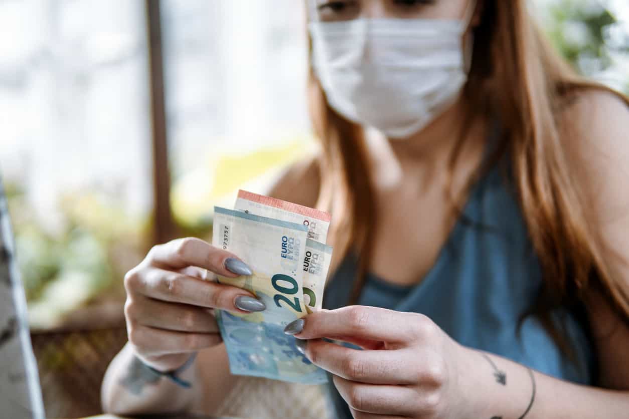 Calls for Revenue to deduct child maintenance from parents who refuse to support kids