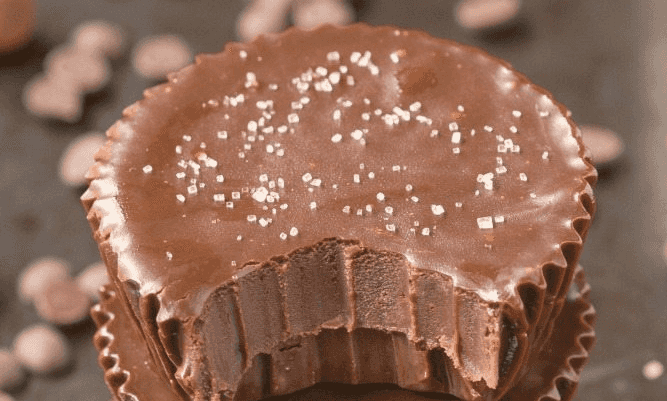 This healthy 3-ingredient “Nutella” freezer fudge is a game-changer