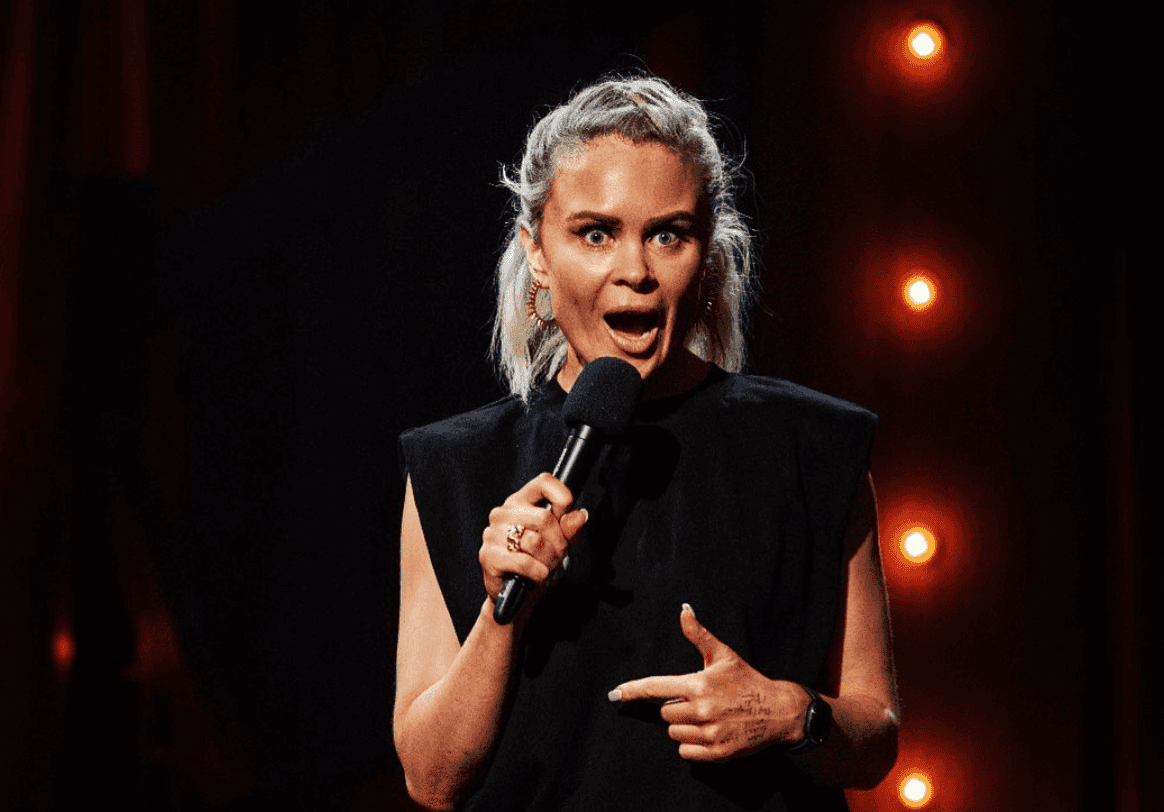 Joanne McNally recounts “horrible” anxious turn during recent performance
