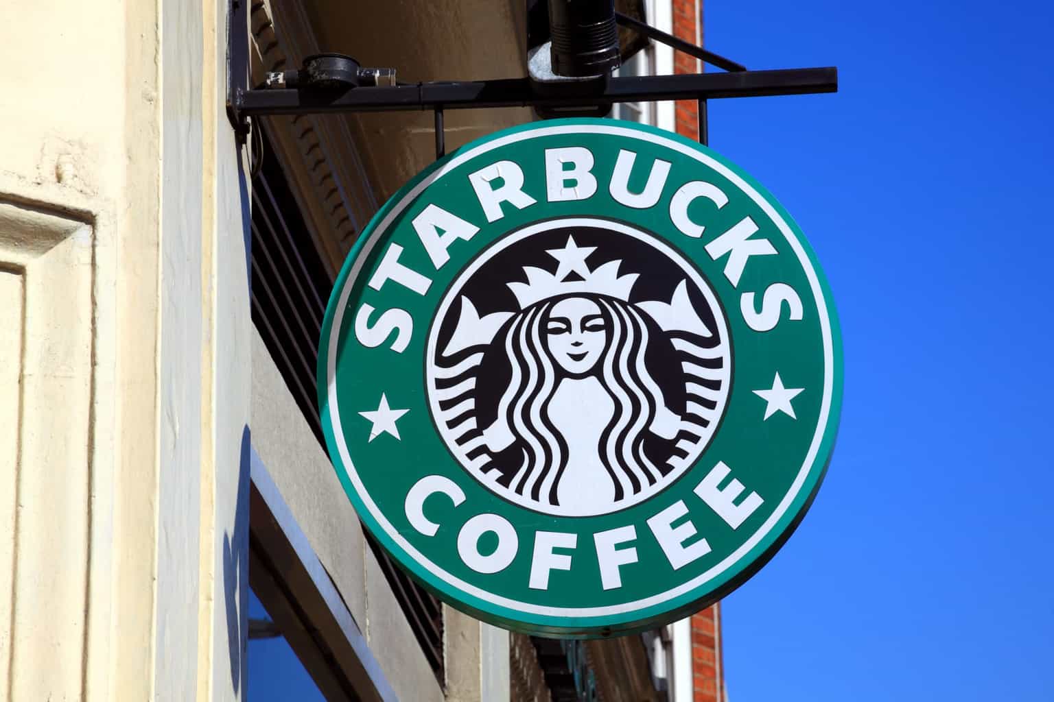 Starbucks worker praised for helping young girl after man approached her