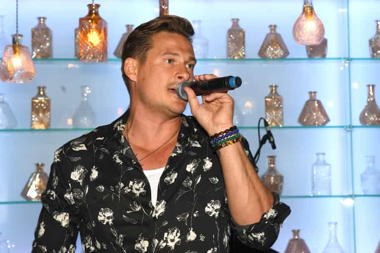Blue’s Lee Ryan marries partner Verity Paris in secret ceremony Blue’s Lee Ryan marries partner Verity Paris in secret ceremony
