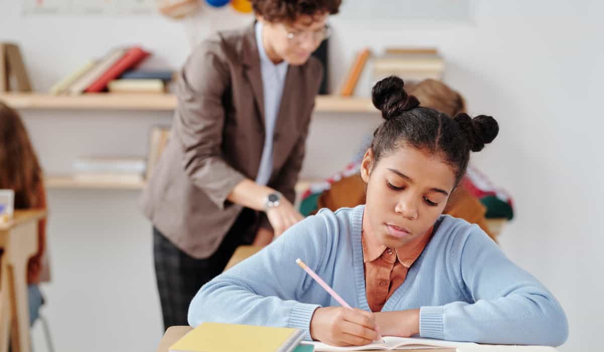 Things not to say to your kids’ teachers, according to those who’ve been insulted & hit on